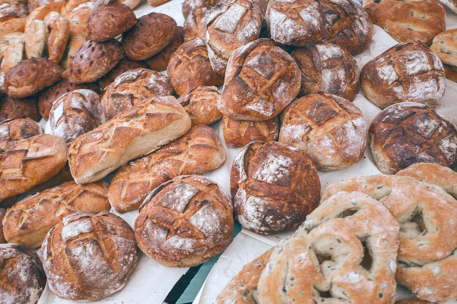 Image of various gluten-free baked goods like bread, pastries, and cookies